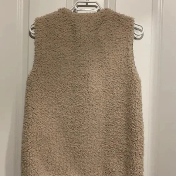 Faux fur vest - Picture 2 of 7